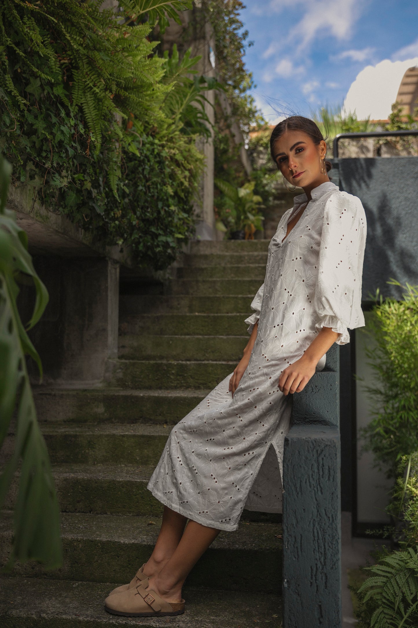 VESTIDO MIDI OJALILLO